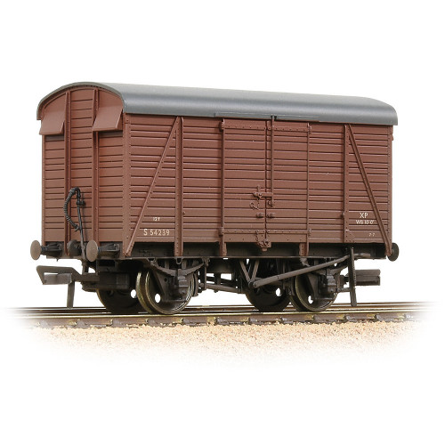 38-082D SR 12T 2+2 Planked Ventilated Van in BR Bauxite (Early) - Weathered