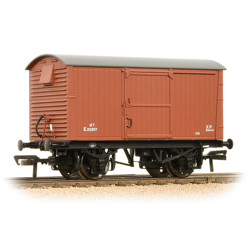 38-382 12 Ton Ventilated Fruit Van Corrugated Ends in BR Bauxite (Early)