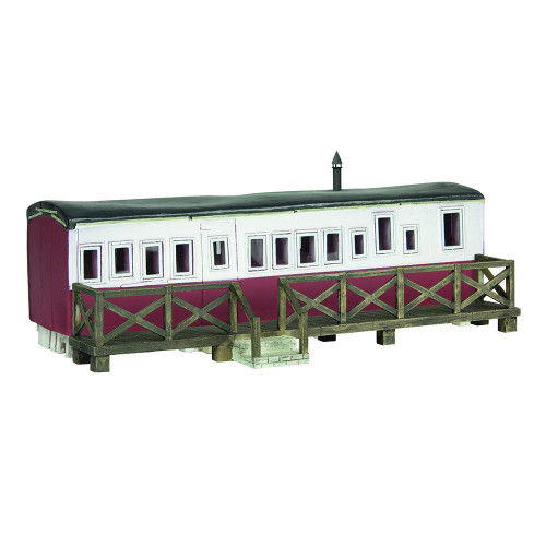 44-0150R 00 Gauge Holiday Coach Red and White