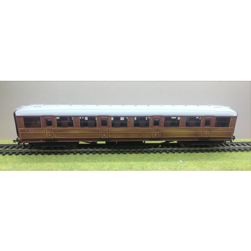 Hornby R4171C LNER Gresley 61ft 6in First Class Corridor Coach No.441 in Teak